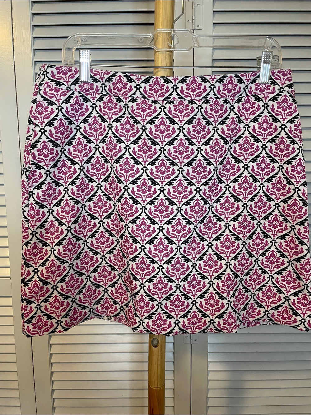 EUC Greg Norman Pink Patterned Golf Skort Sz 8